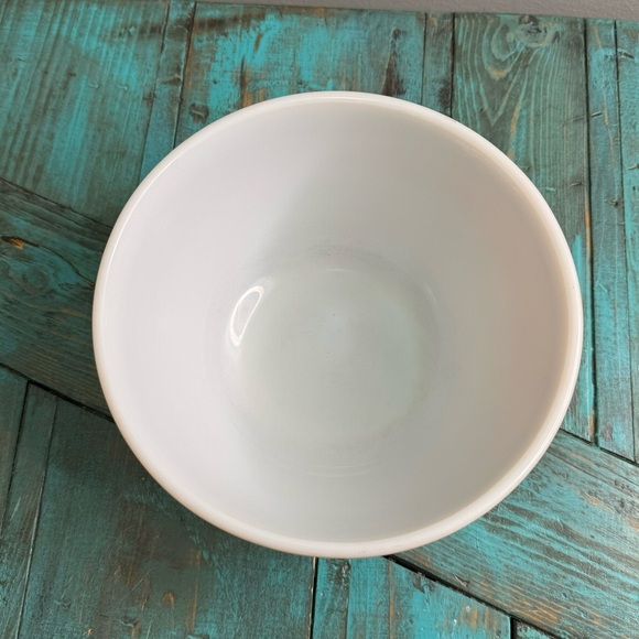 Vintage Woodland Tan Pyrex Mixing Bowl 1.5 Qt. - Picture 8 of 10